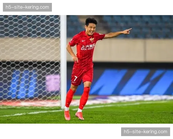 上海海港武磊89分钟补射越位 进球无效错失扳平机会